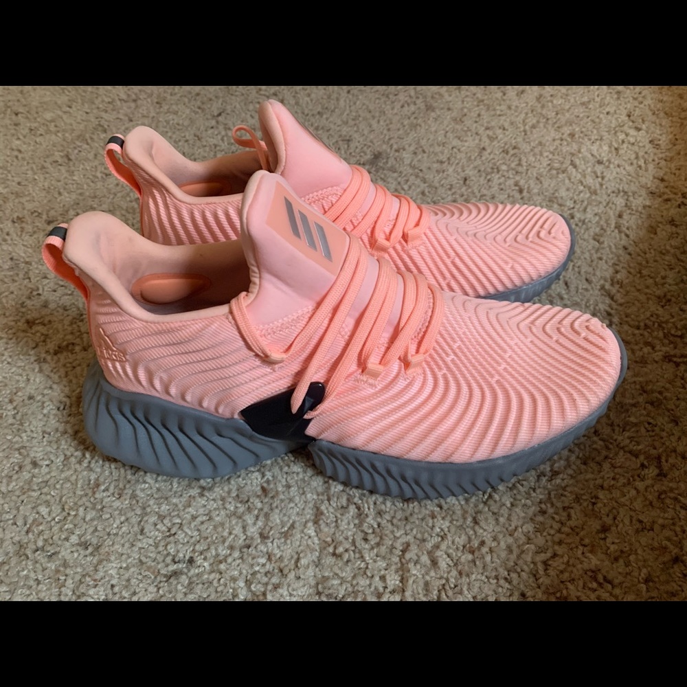Adidas peach alphabounce